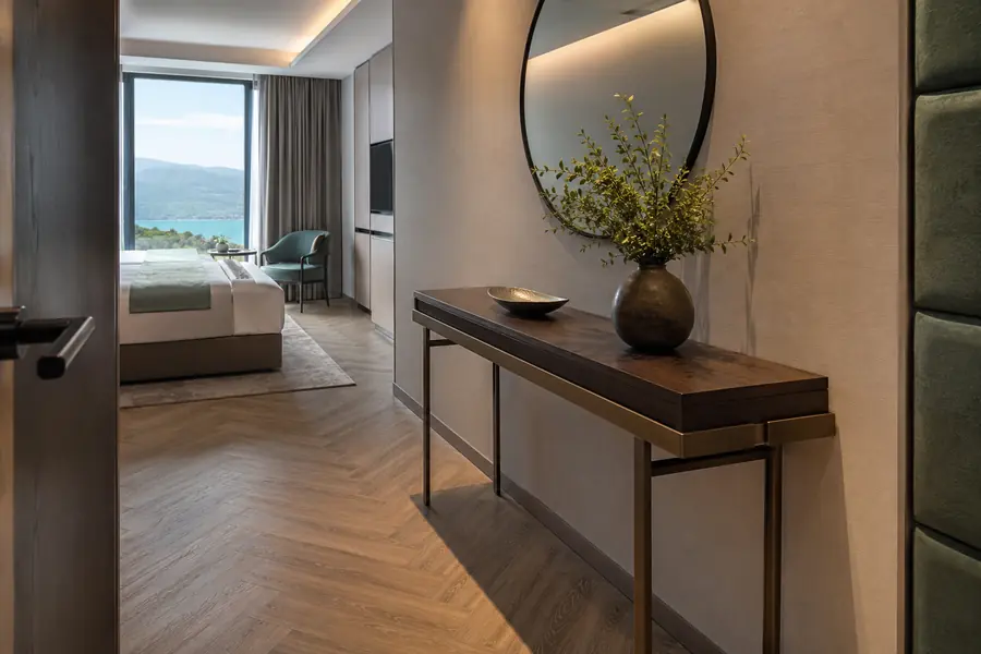 Console Tables for hotels and hospitality properties
