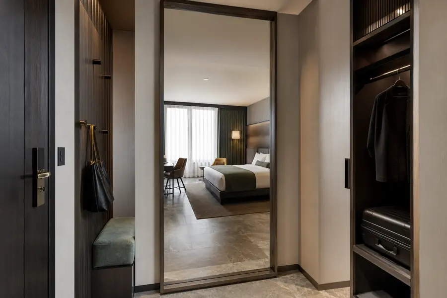 Full-Length Mirrors for hotels and hospitality properties